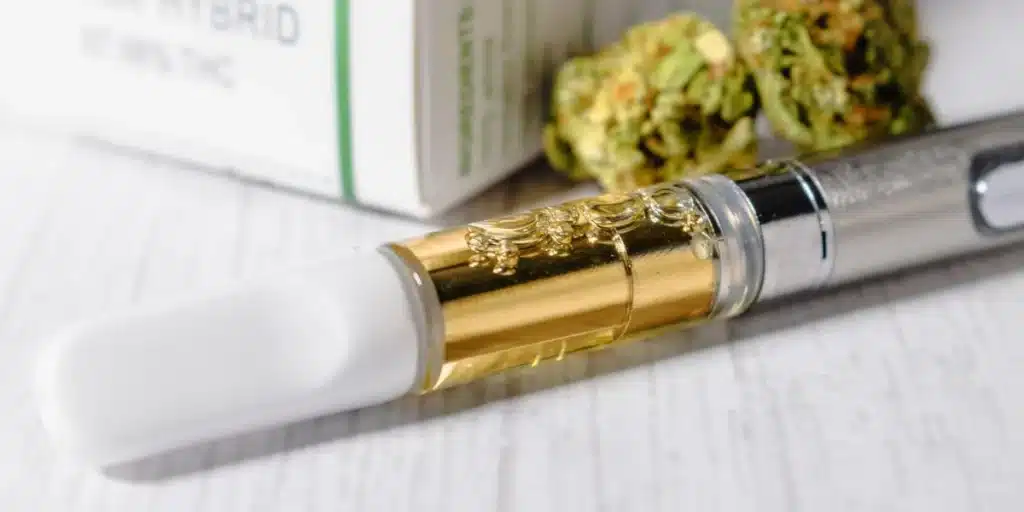 Detailed comparison of THC Vape Juice and traditional smoking methods