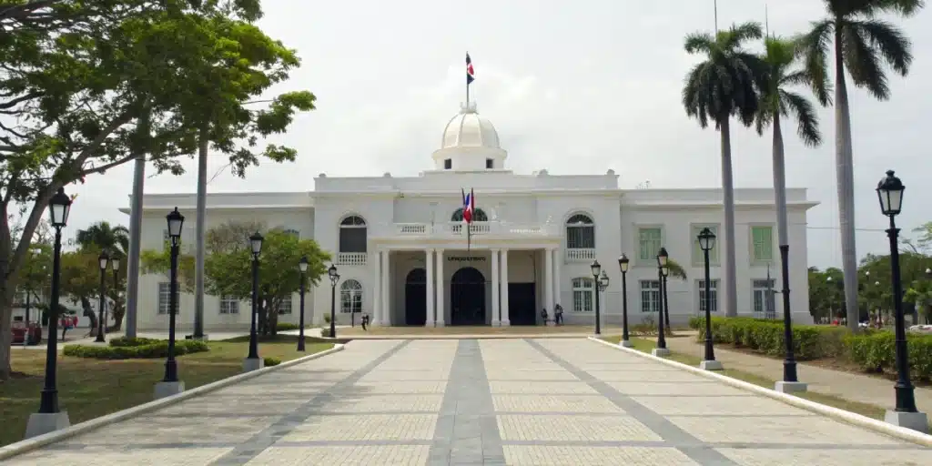 Realistic image of a Dominican government building with cannabis regulation posters, illustrating weed legality issues in the country.