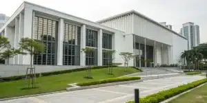 Realistic view of a Singapore courthouse reflecting Singapore cannabis law and strict legal enforcement.